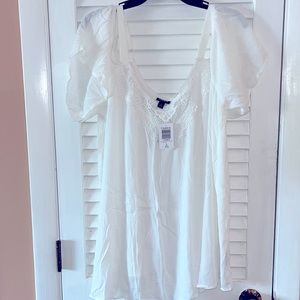 NWT- Extremely Cute Torrid White Crinkle Gauze Cold-shoulder Top